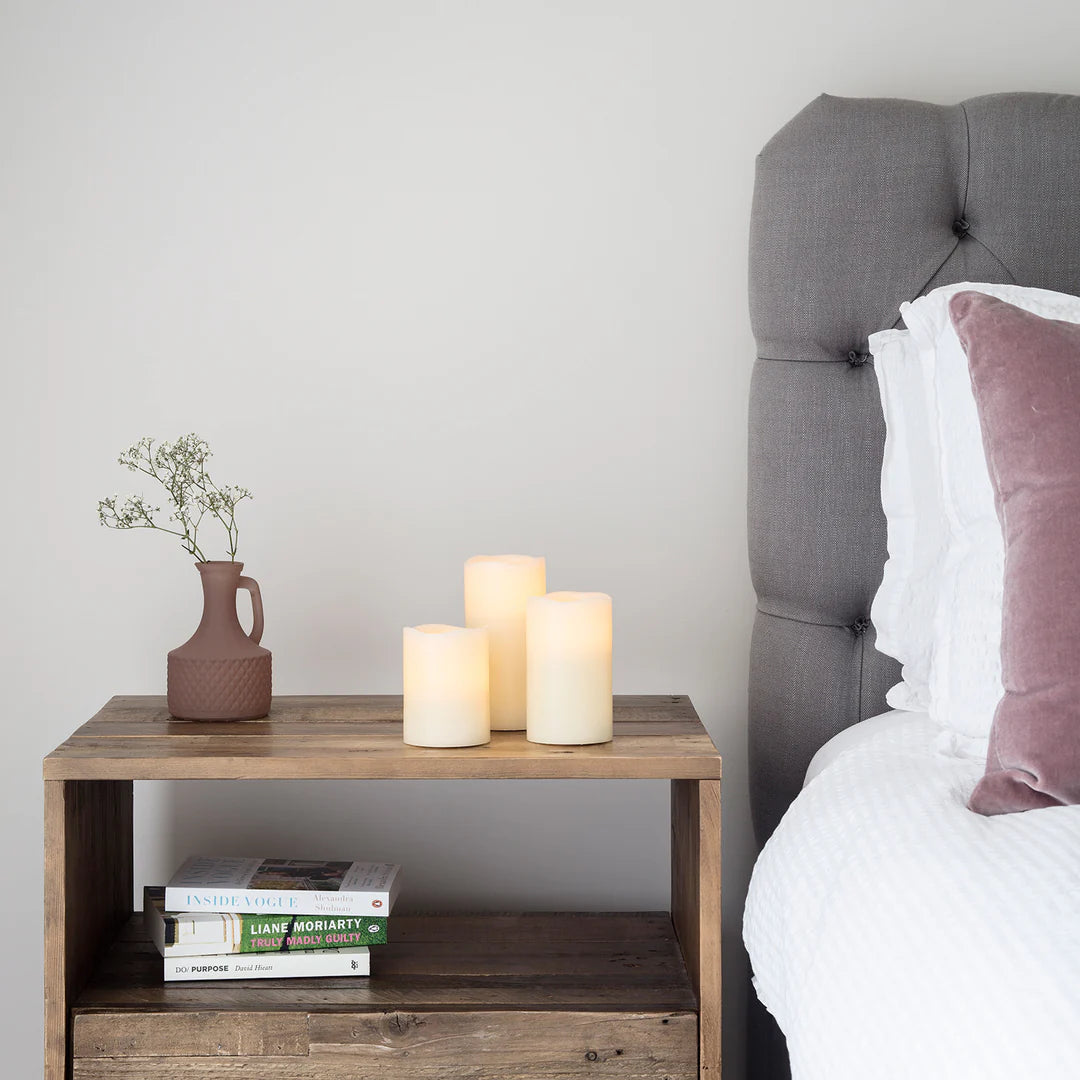 3 kpl korkeita vahakynttilöitä, liekittömiä LED-kynttilöitä