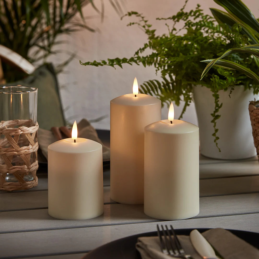3 kpl korkeita syttymättömiä välkkyviä LED-kynttilöitä