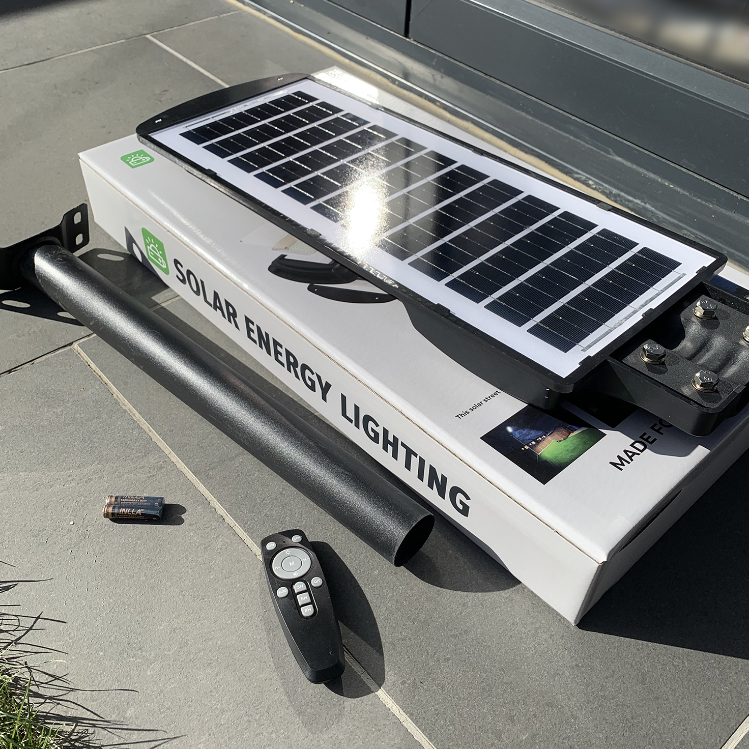 IlluminateSolarMega - 3 Valoa + 1 Ilmainen 450W/6500 Lumenin Ultrakirkas Aurinko Katuvalot