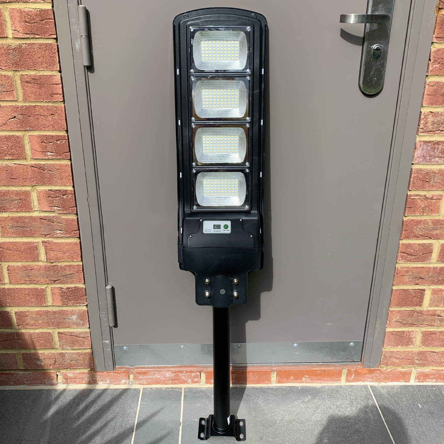 IlluminateSolarMega - 3 Valoa + 1 Ilmainen 450W/6500 Lumenin Ultrakirkas Aurinko Katuvalot