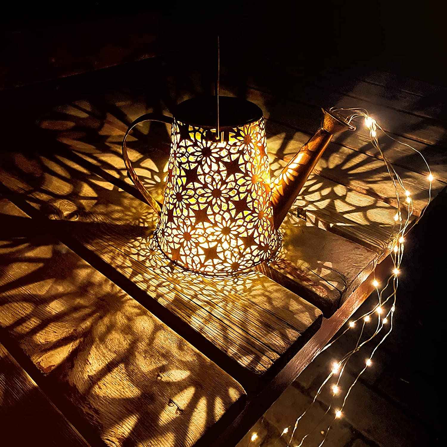 SunSprout™ - Aurinkoenergialla toimiva kastelulamppu