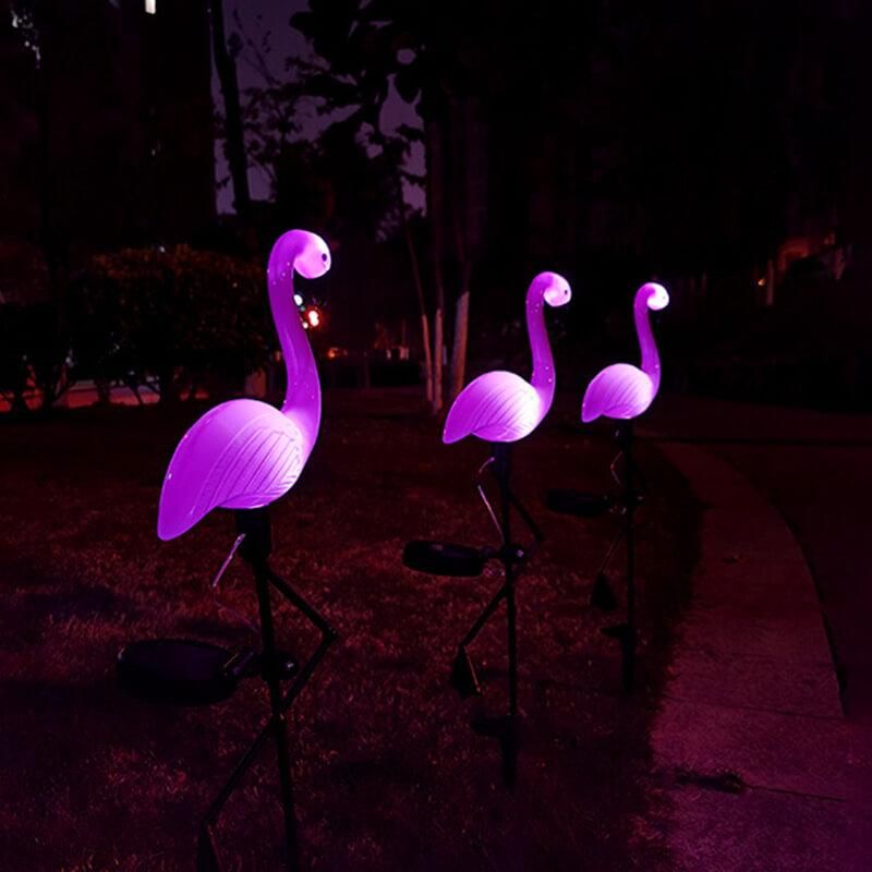 FlamingoGlow - aurinkoenergialla toimiva LED-nurmikon flamingolamppu