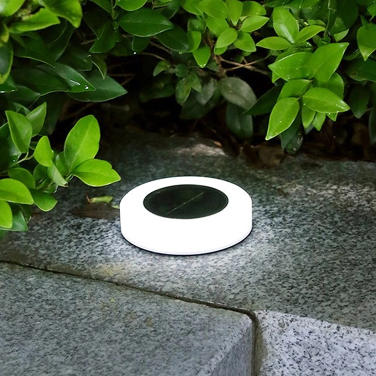SolarGlow - LED-aurinkoenergialla toimivat maavalot (2 kpl)