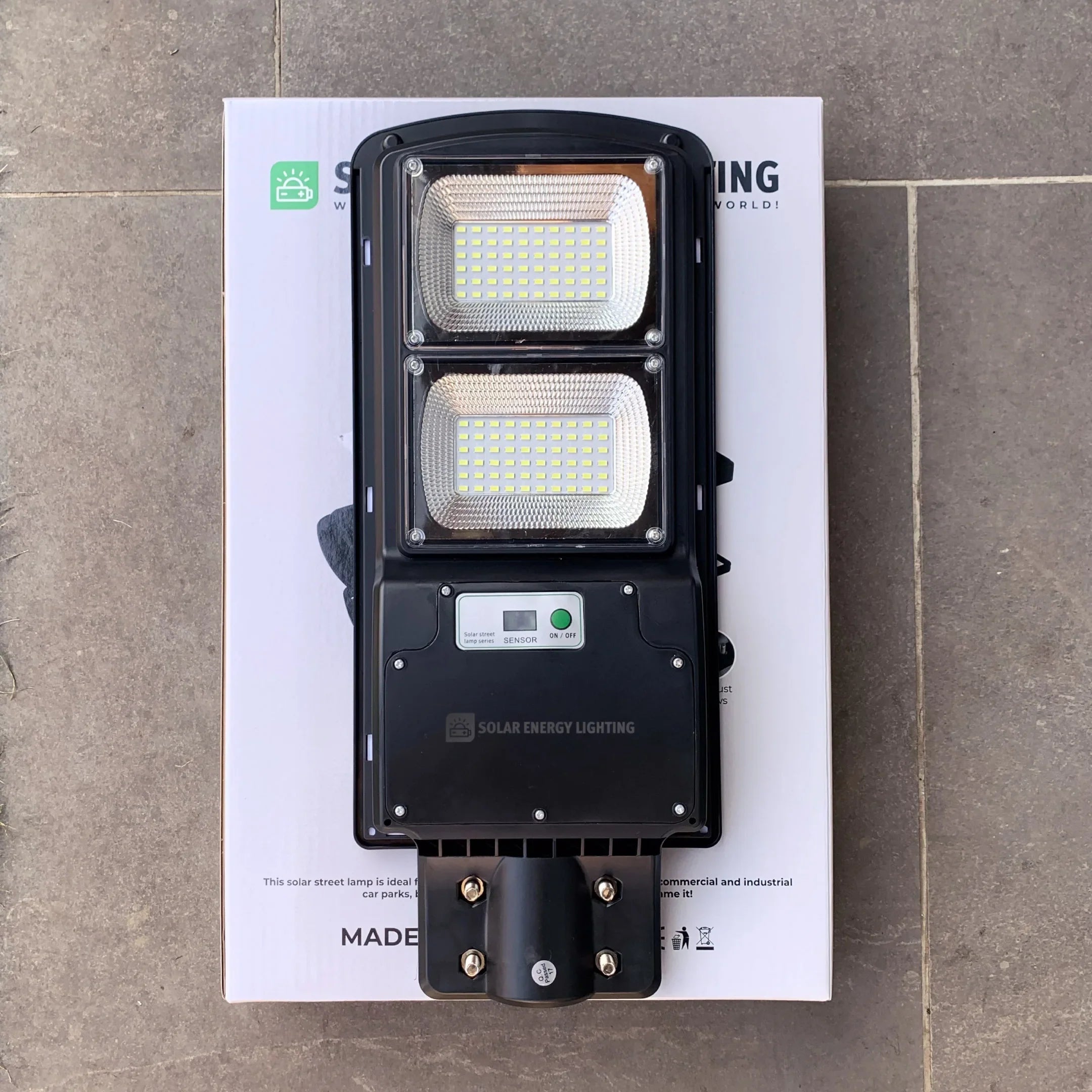 IlluminateSolarMega™ - Ultimaattinen 300W/6000 lumenin erittäin kirkas aurinkokennovalaisin