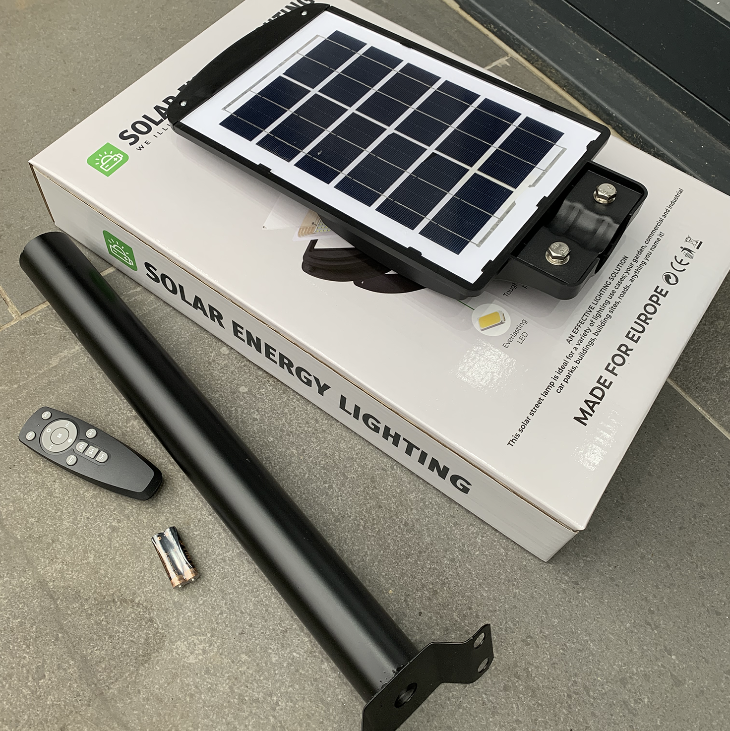 IlluminateSolarMega™ - Ultimaattinen 225W/5500 lumenin erittäin kirkas aurinkokennovalaisin