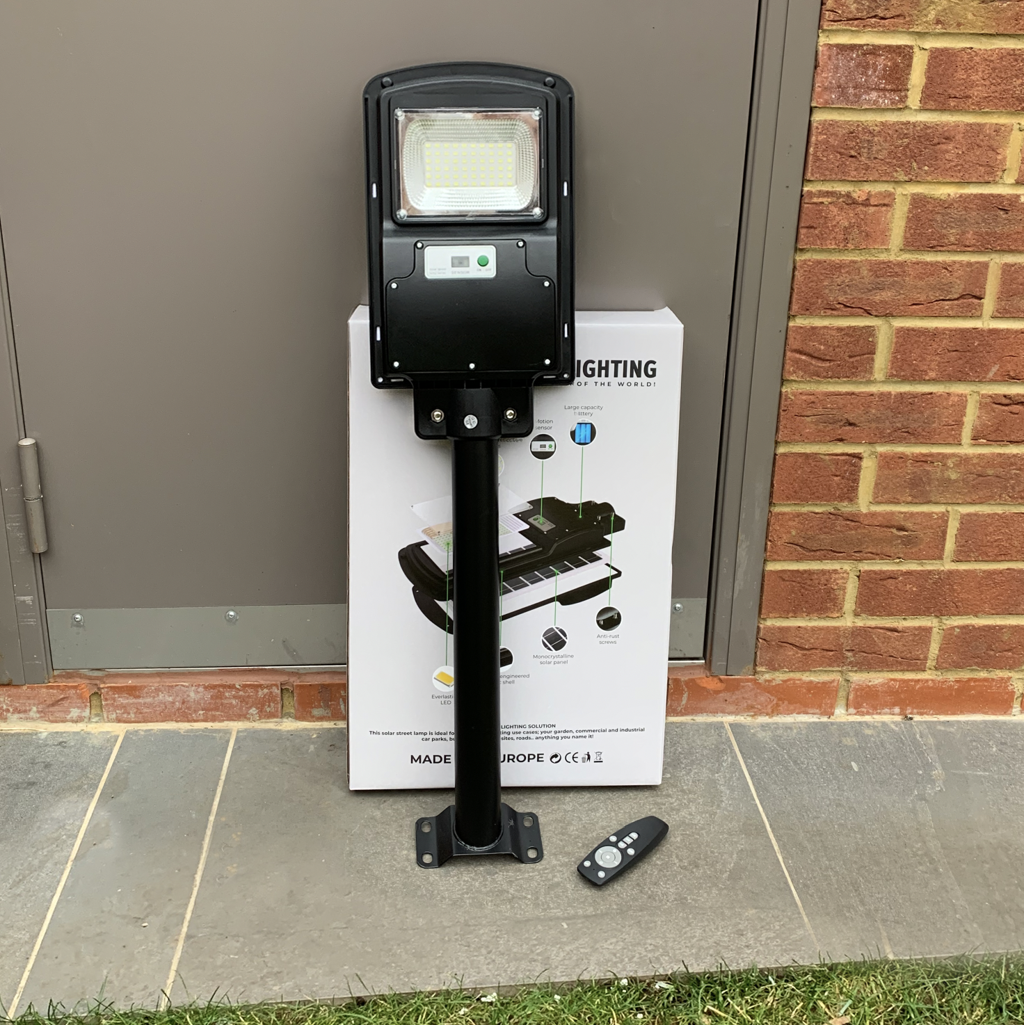 IlluminateSolarMega™ - Ultimaattinen 225W/5500 lumenin erittäin kirkas aurinkokennovalaisin